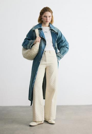 Клешеные джинсы