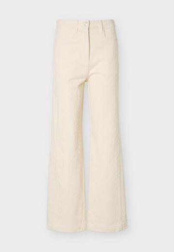 Клешеные джинсы