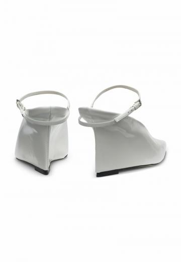 Туфли на высоком каблуке