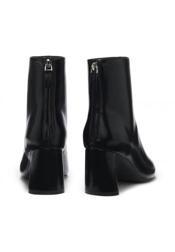 Полусапожки на высоком каблуке