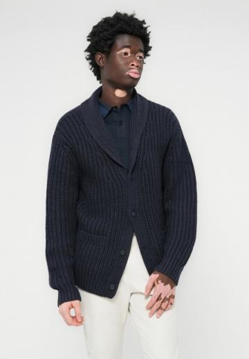 Вязаная кофта