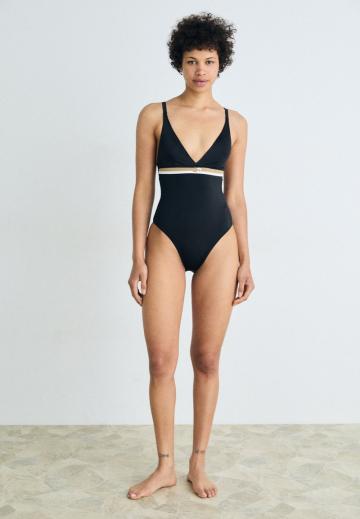 Слитный купальник