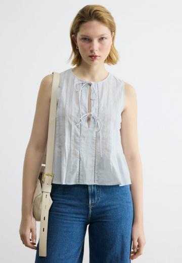 Блузка без рукавов