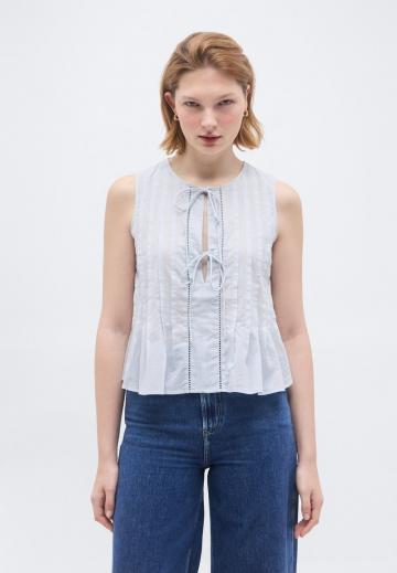 Блузка без рукавов