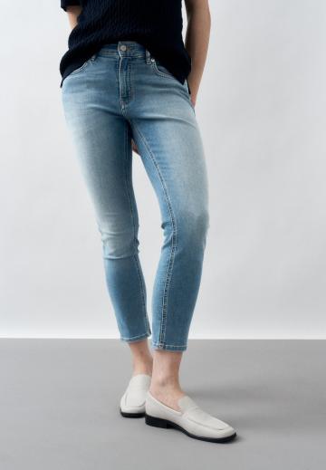 Короткие джинсы