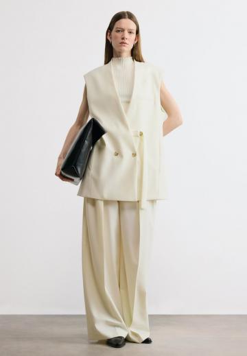 Длинный жилет