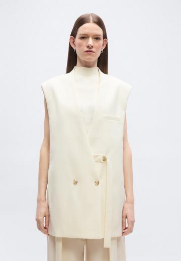 Длинный жилет