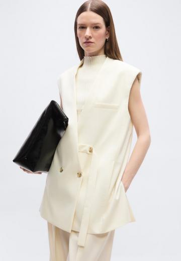 Длинный жилет