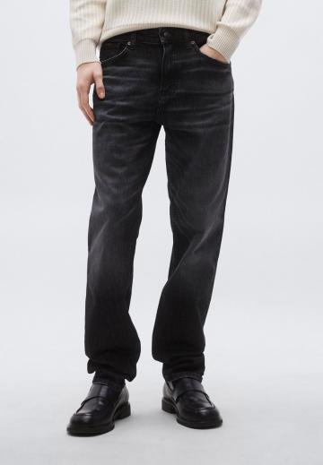 Прямые джинсы
