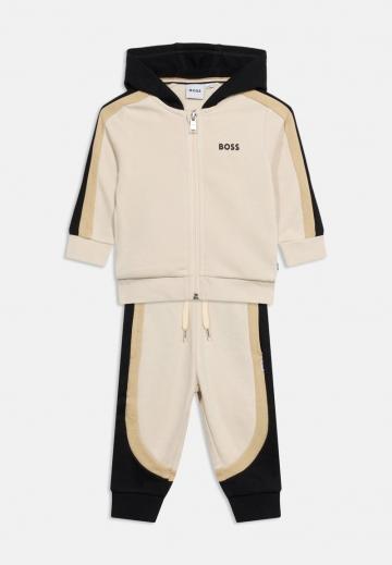 Набор одежды