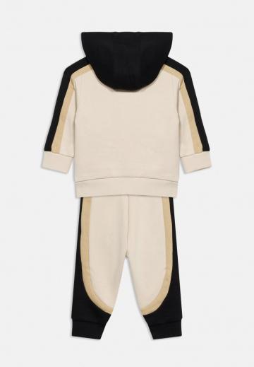 Набор одежды