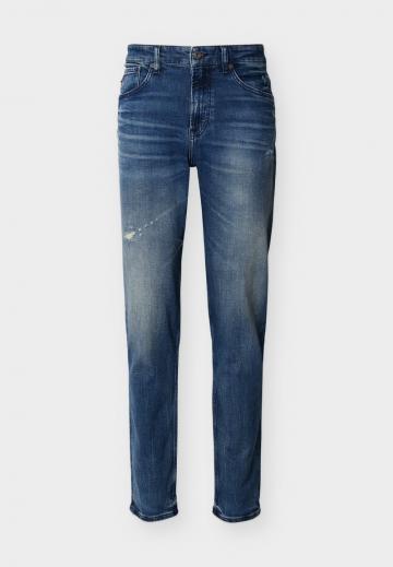 Прямые джинсы