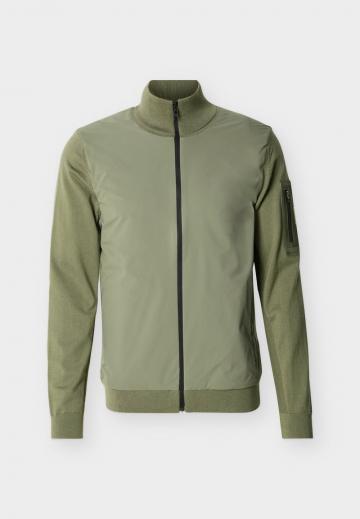 Вязаная кофта