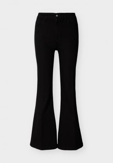 Клешеные джинсы