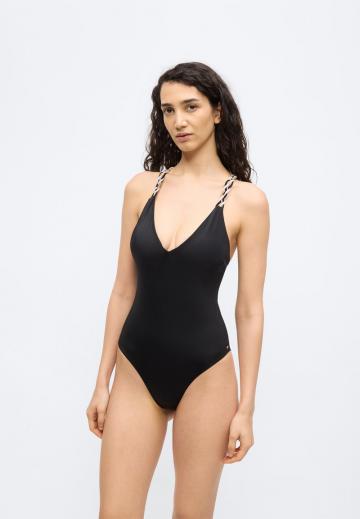 Слитный купальник