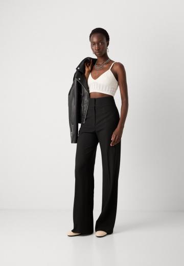 Топ на бретельках