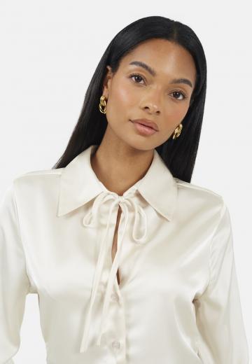 Атласная блузка