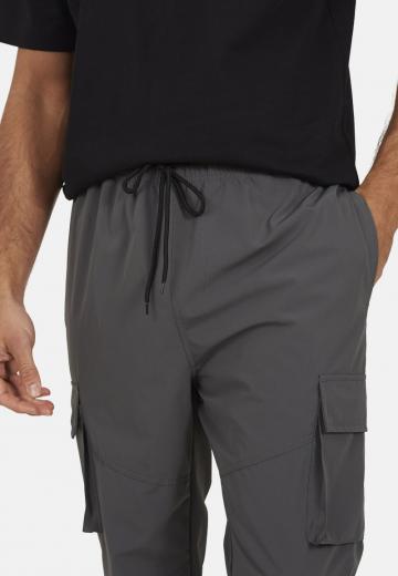 Брюки с накладными карманами