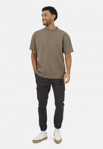 Брюки с накладными карманами