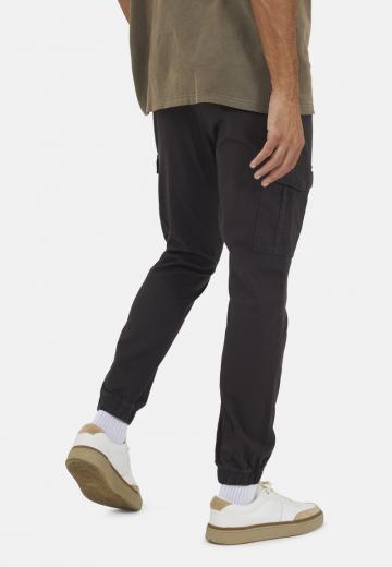 Брюки с накладными карманами