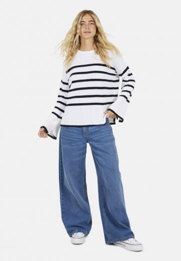 Пуловер в полоску