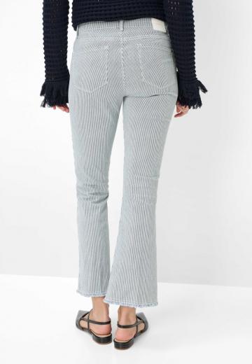 Короткие джинсы