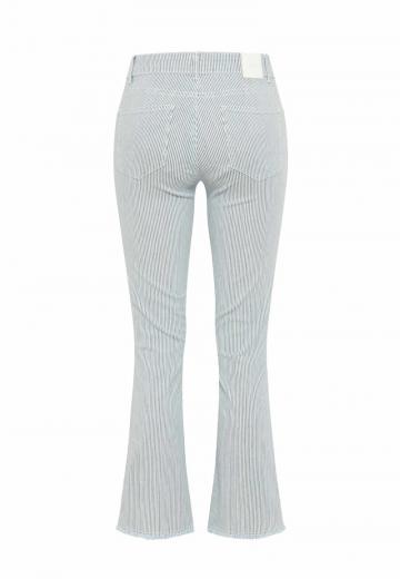 Короткие джинсы