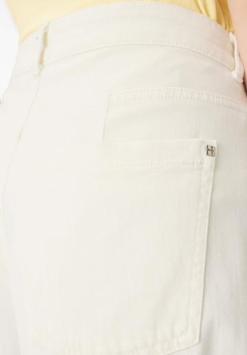 Короткие джинсы