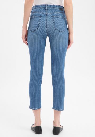 Короткие джинсы