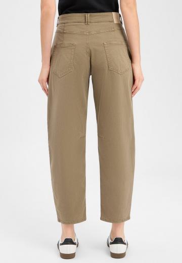 Короткие джинсы