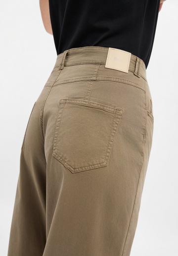 Короткие джинсы