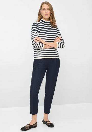 Пуловер в полоску