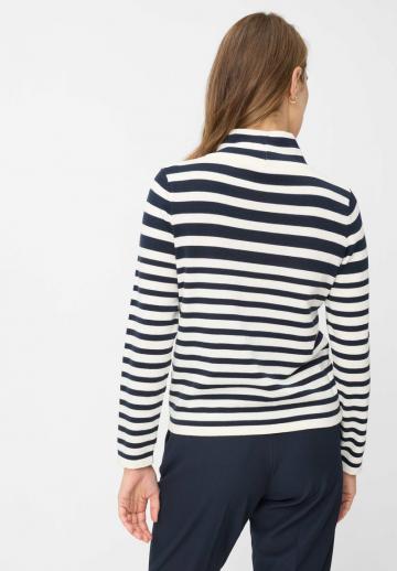 Пуловер в полоску