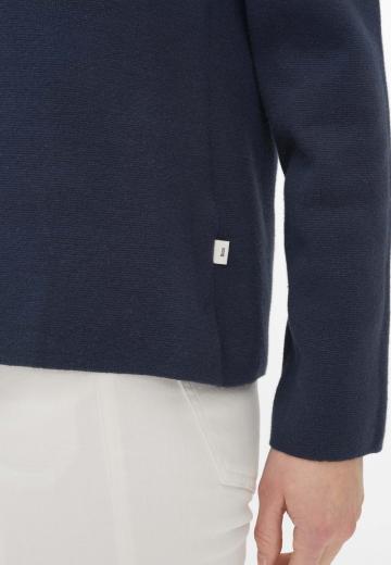 Вязаная кофта