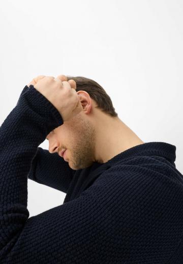 Вязаная кофта