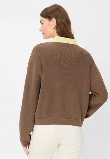 Пуловер с вырезом V