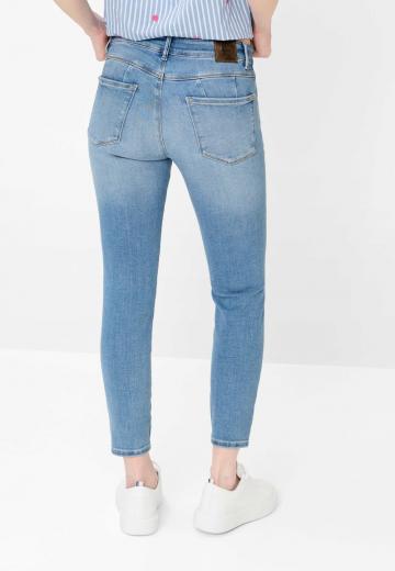 Короткие джинсы