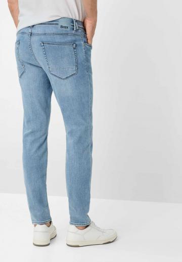 Узкие джинсы