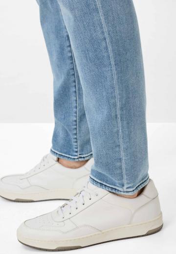 Узкие джинсы