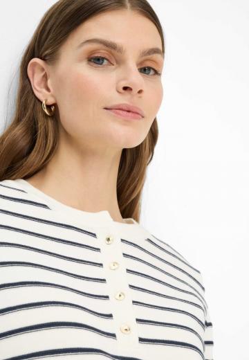 Пуловер в полоску