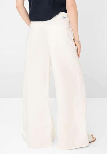 Клешеные джинсы