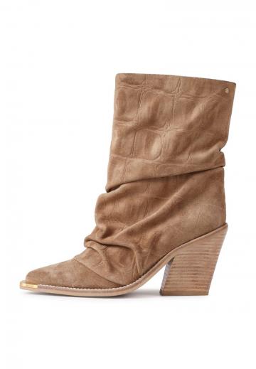 Высокие сапоги