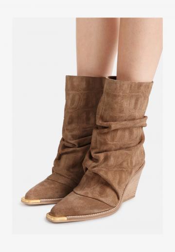 Высокие сапоги