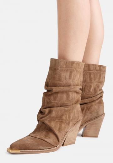 Высокие сапоги