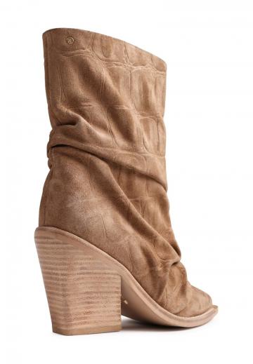 Высокие сапоги