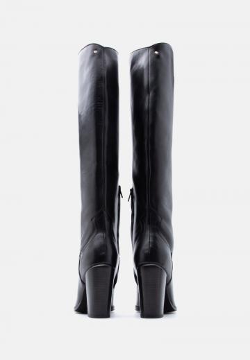 Высокие сапоги