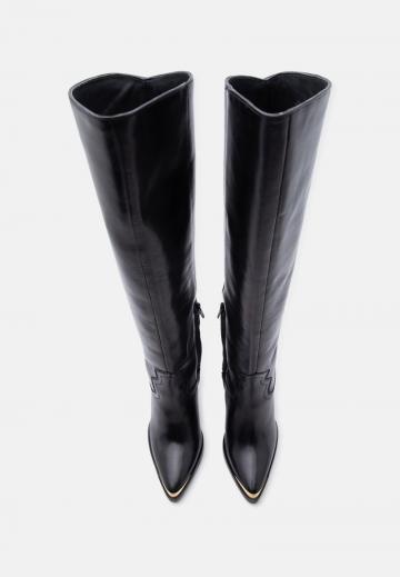 Высокие сапоги