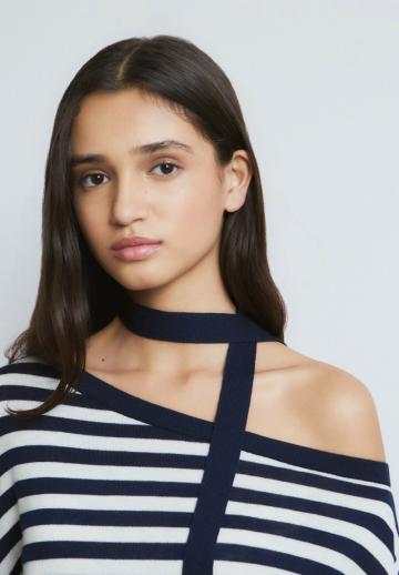 Пуловер в полоску