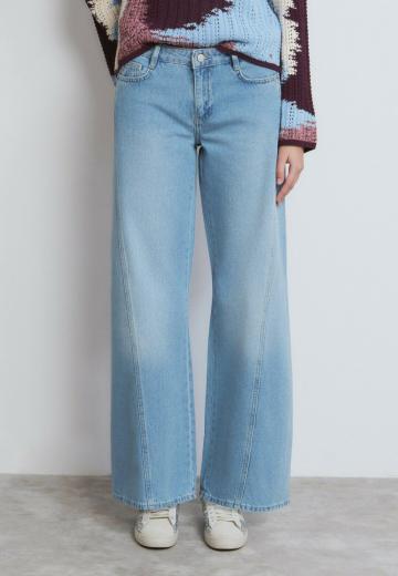 Клешеные джинсы