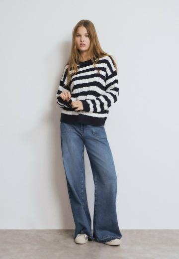 Пуловер в полоску